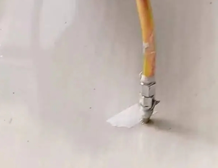 平江瓷砖空鼓维修公司专业解答在瓷砖铺贴过程中，如果使用的砂料过粗（如全部使用了粗砂），可能会导致以下问题